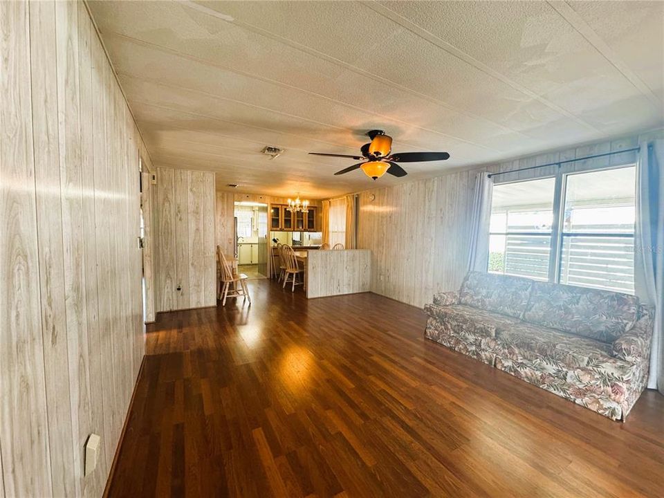 For Sale: $99,900 (2 beds, 2 baths, 1064 Square Feet)