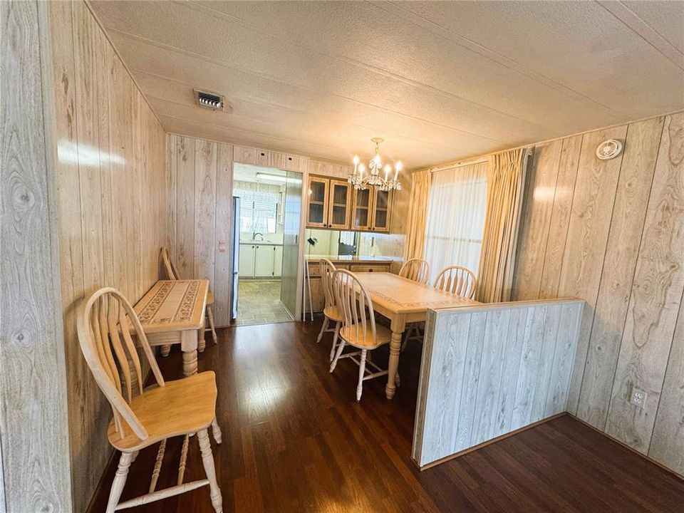 For Sale: $99,900 (2 beds, 2 baths, 1064 Square Feet)