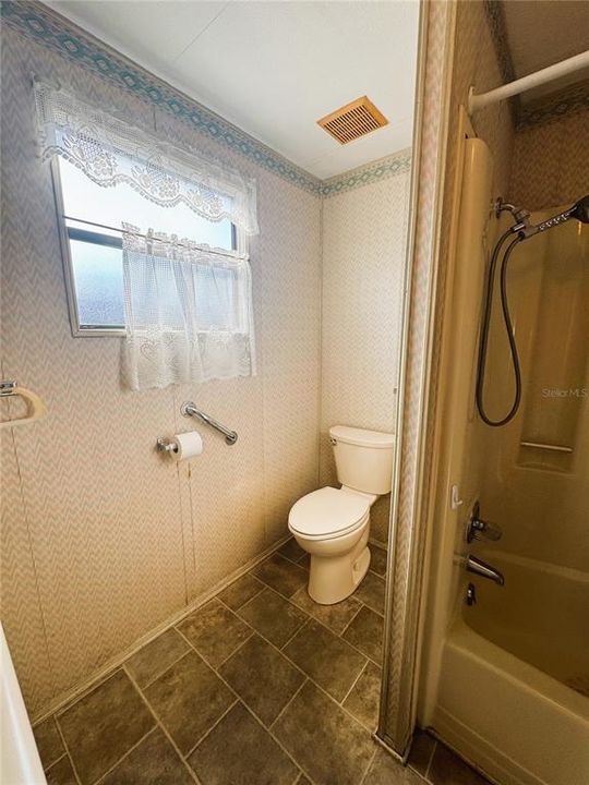 For Sale: $99,900 (2 beds, 2 baths, 1064 Square Feet)