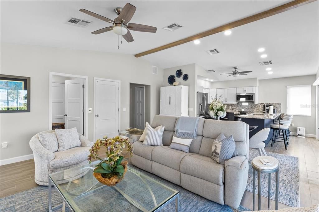 En Venta: $995,000 (4 camas, 3 baños, 1736 Pies cuadrados)