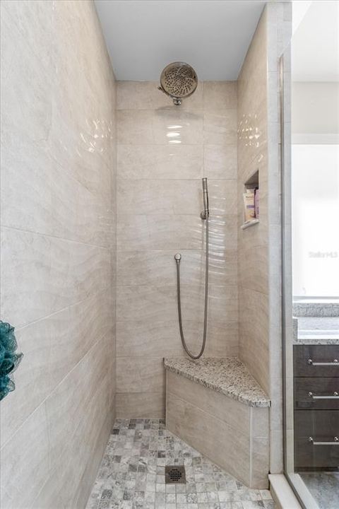 En Venta: $995,000 (4 camas, 3 baños, 1736 Pies cuadrados)