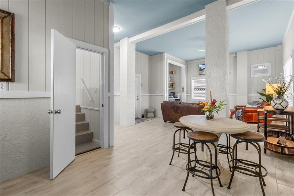 En Venta: $995,000 (4 camas, 3 baños, 1736 Pies cuadrados)