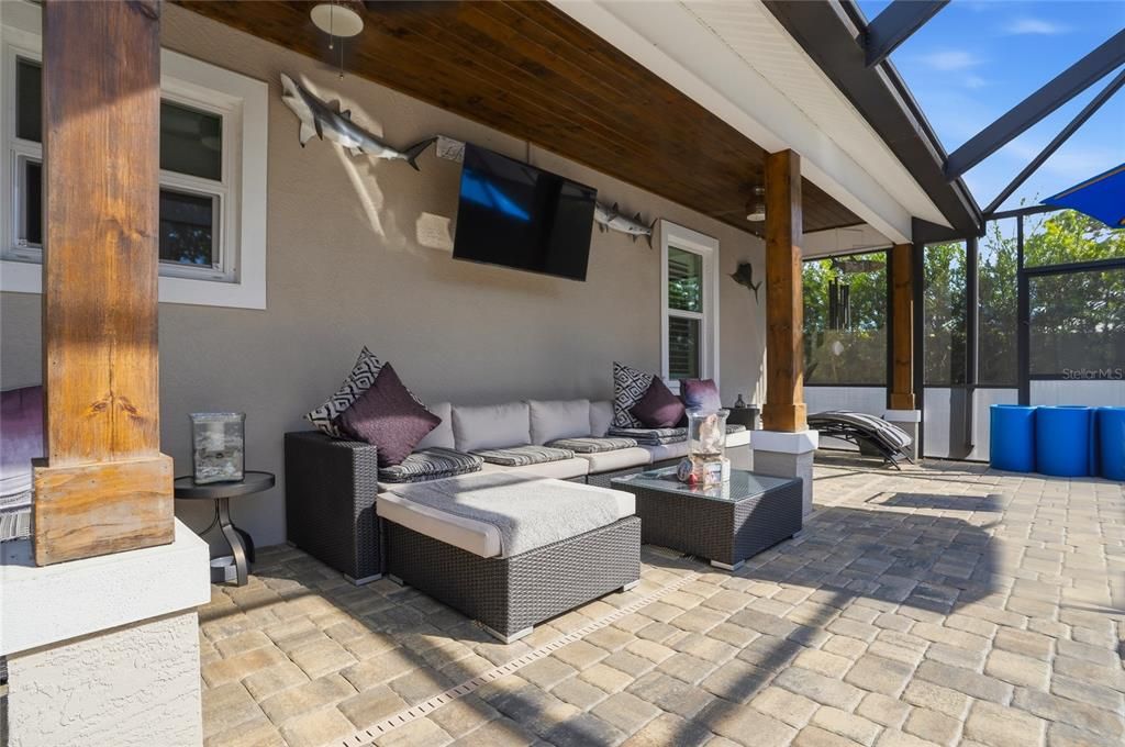 Под контрактом: $599,999 (3 спален, 2 ванн, 1809 Квадратных фут)
