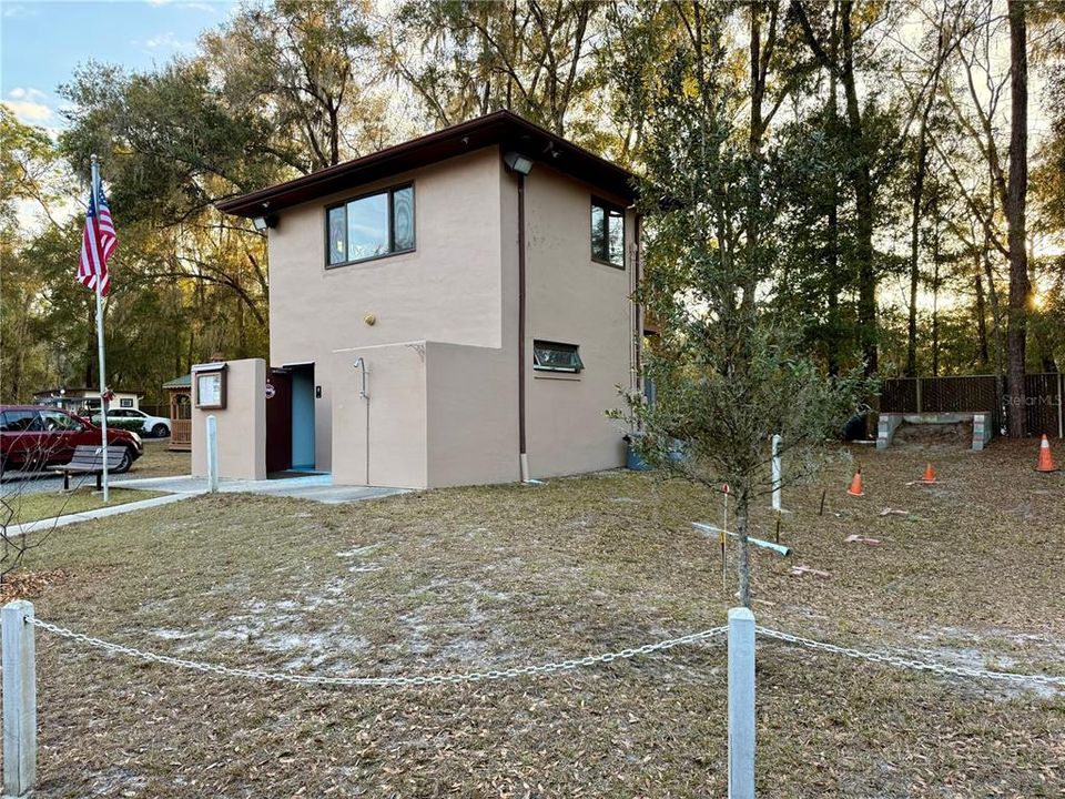 На продажу: $70,000 (1.21 acres)