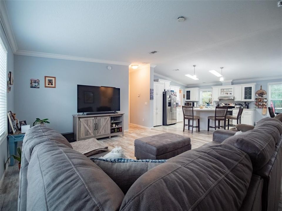 For Sale: $355,000 (3 beds, 2 baths, 1612 Square Feet)