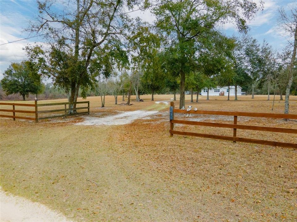 For Sale: $355,000 (3 beds, 2 baths, 1612 Square Feet)