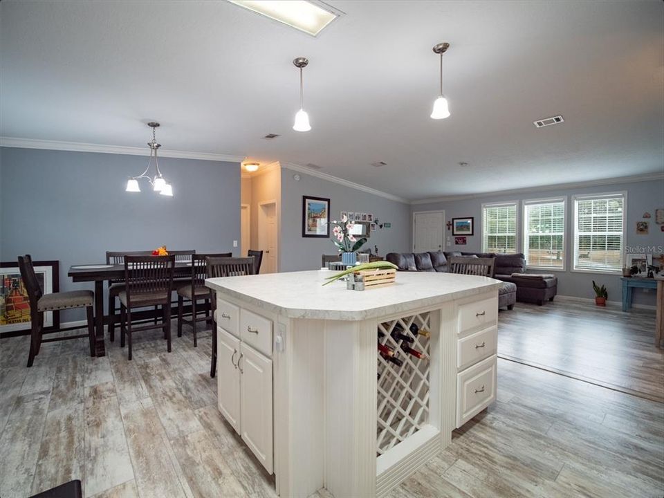 For Sale: $355,000 (3 beds, 2 baths, 1612 Square Feet)