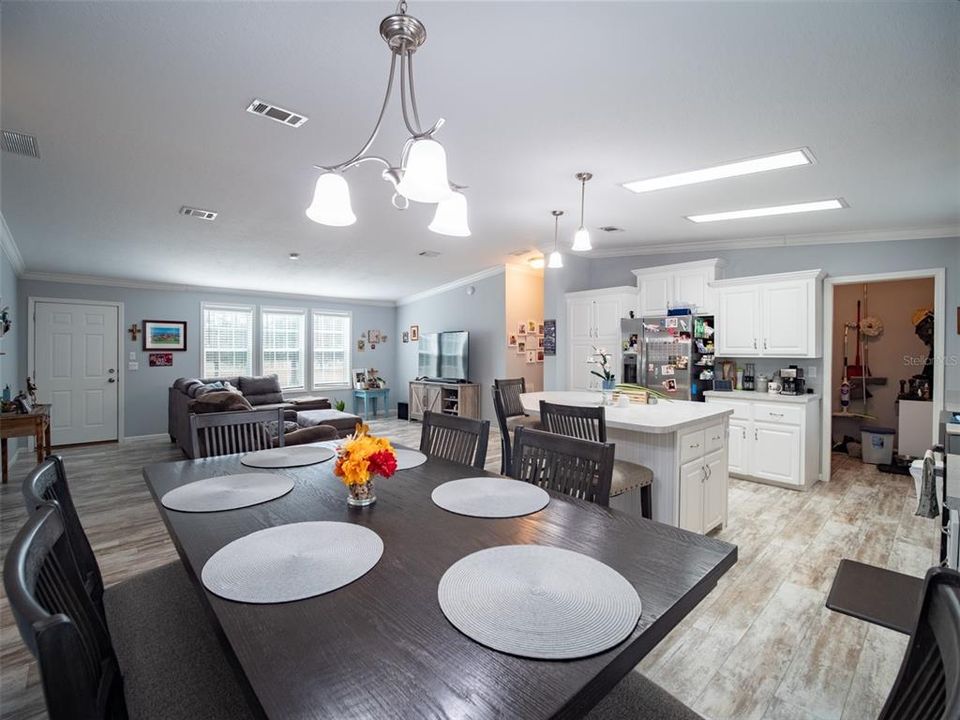 For Sale: $355,000 (3 beds, 2 baths, 1612 Square Feet)