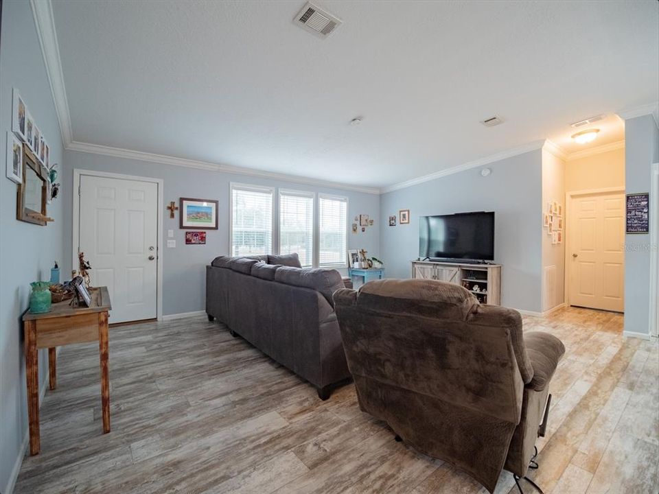 For Sale: $355,000 (3 beds, 2 baths, 1612 Square Feet)