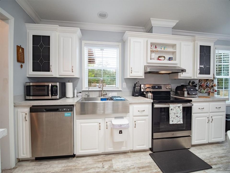 For Sale: $355,000 (3 beds, 2 baths, 1612 Square Feet)