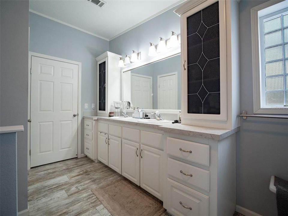 For Sale: $355,000 (3 beds, 2 baths, 1612 Square Feet)