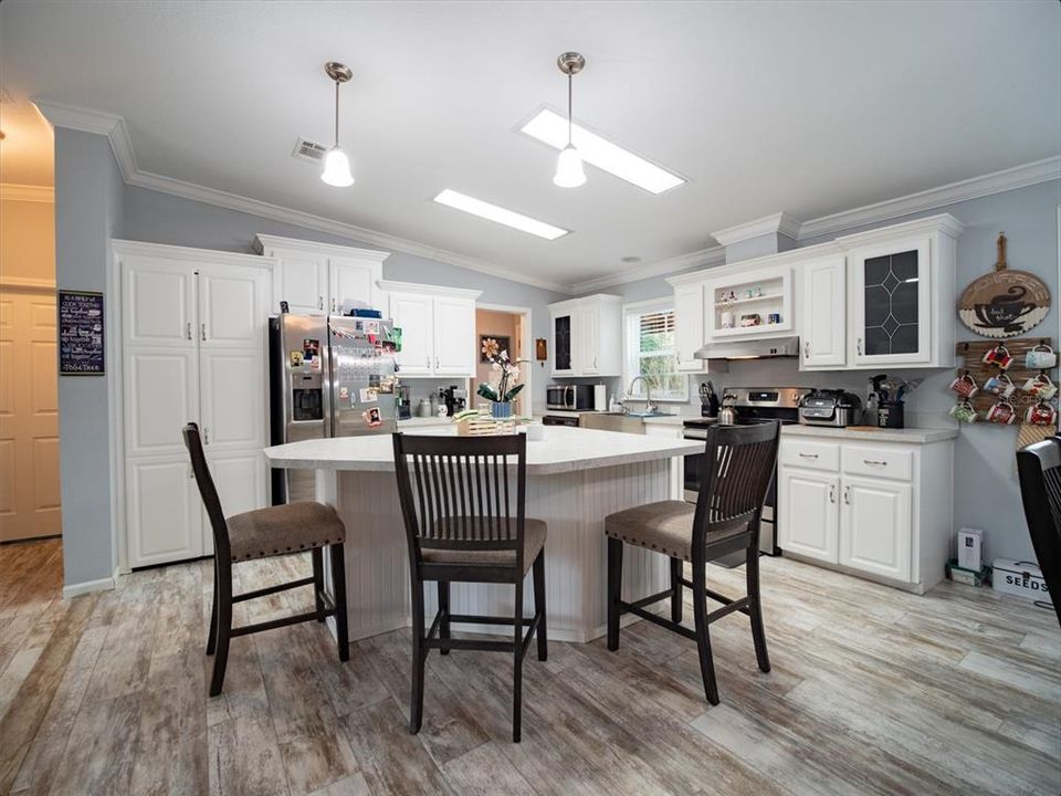 For Sale: $355,000 (3 beds, 2 baths, 1612 Square Feet)