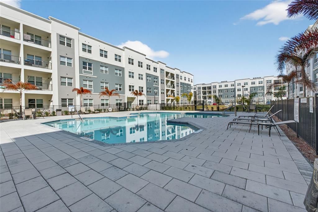 For Sale: $257,000 (1 beds, 1 baths, 754 Square Feet)