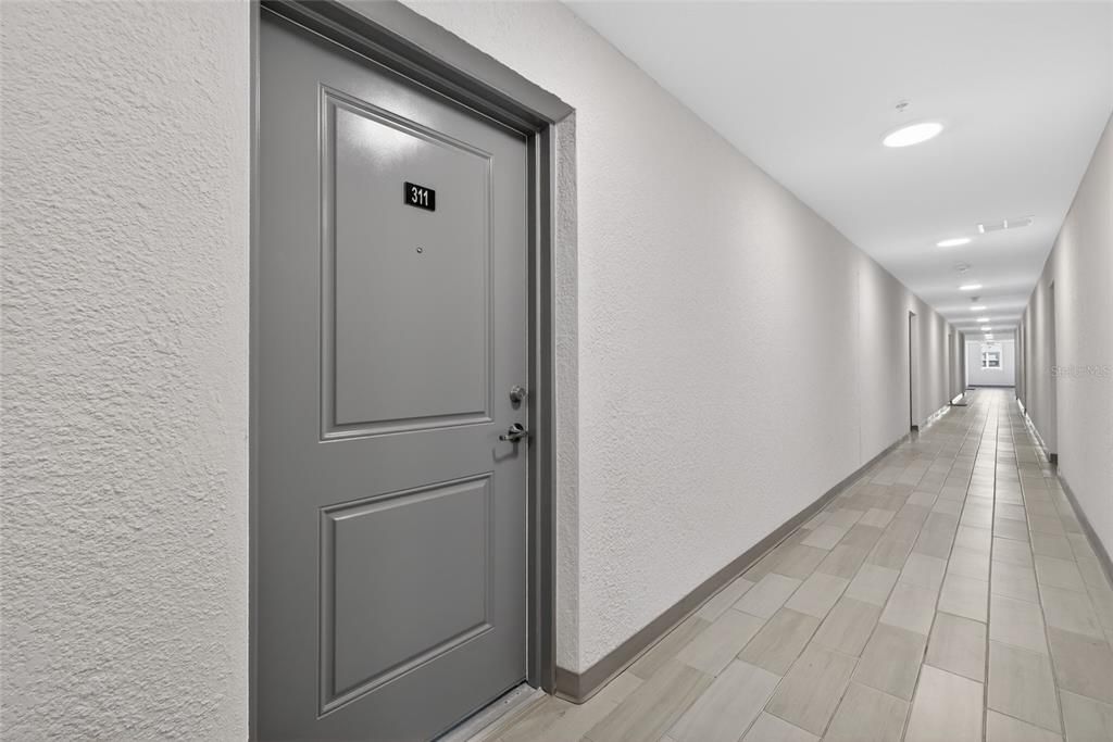 For Sale: $257,000 (1 beds, 1 baths, 754 Square Feet)