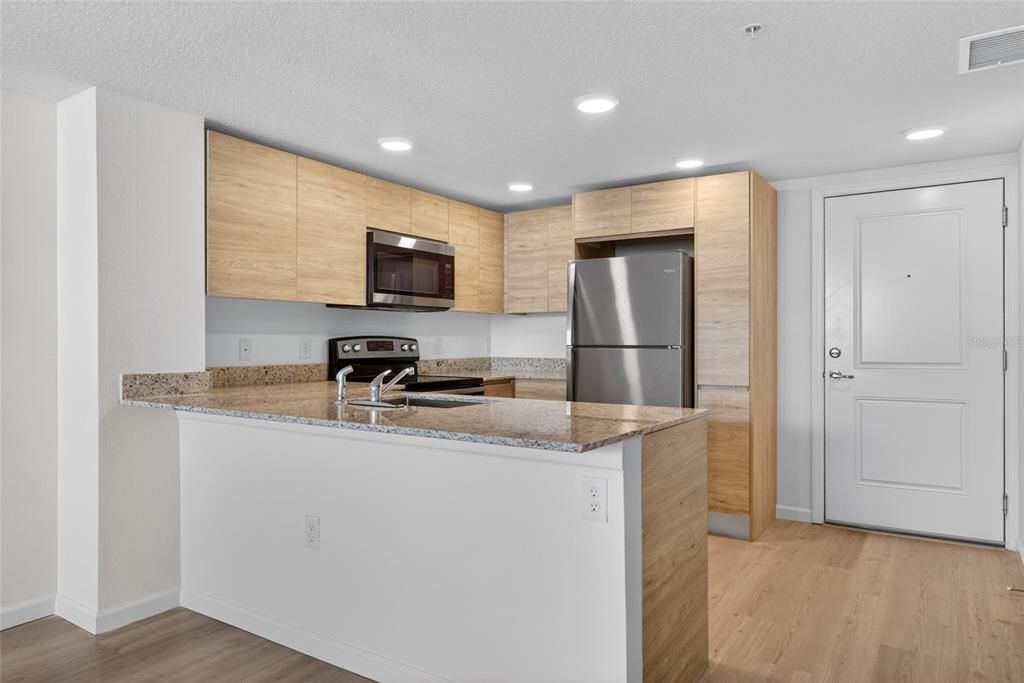 For Sale: $257,000 (1 beds, 1 baths, 754 Square Feet)