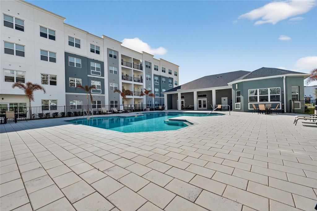 For Sale: $257,000 (1 beds, 1 baths, 754 Square Feet)