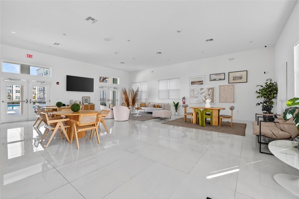 For Sale: $257,000 (1 beds, 1 baths, 754 Square Feet)