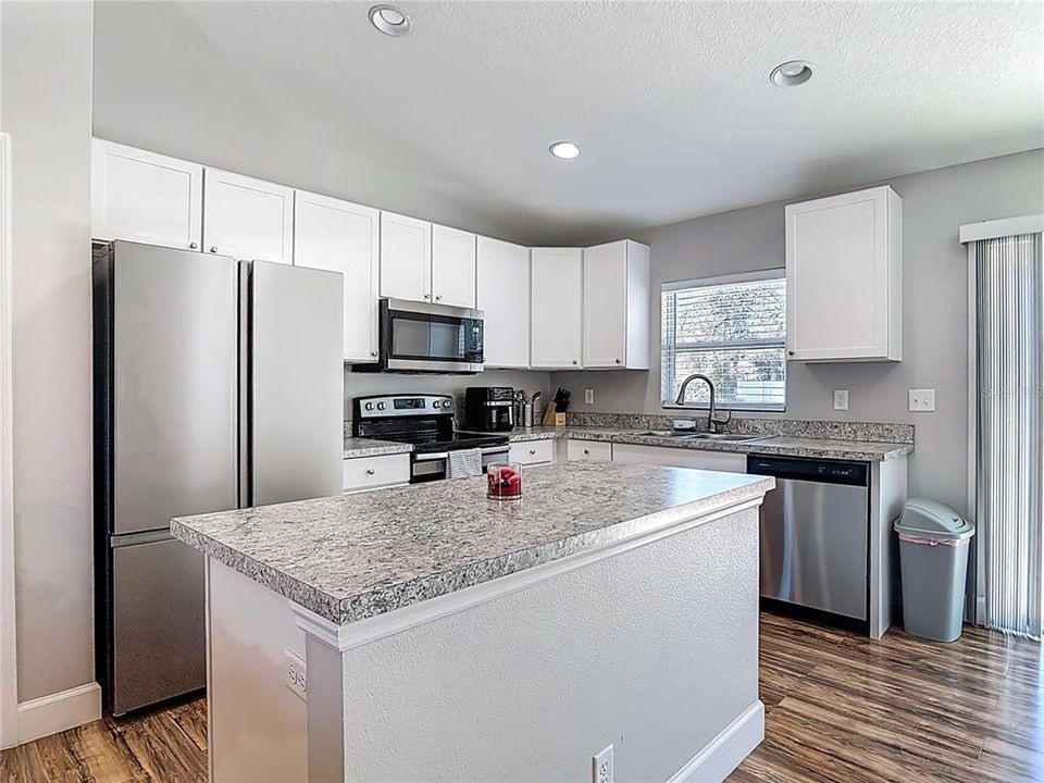 For Sale: $320,000 (3 beds, 2 baths, 1159 Square Feet)