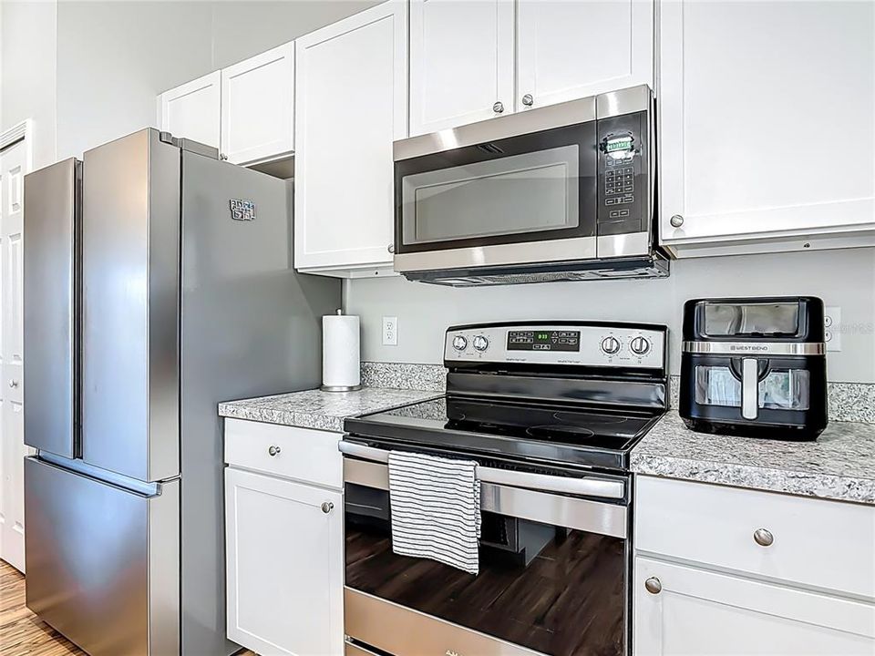 For Sale: $320,000 (3 beds, 2 baths, 1159 Square Feet)