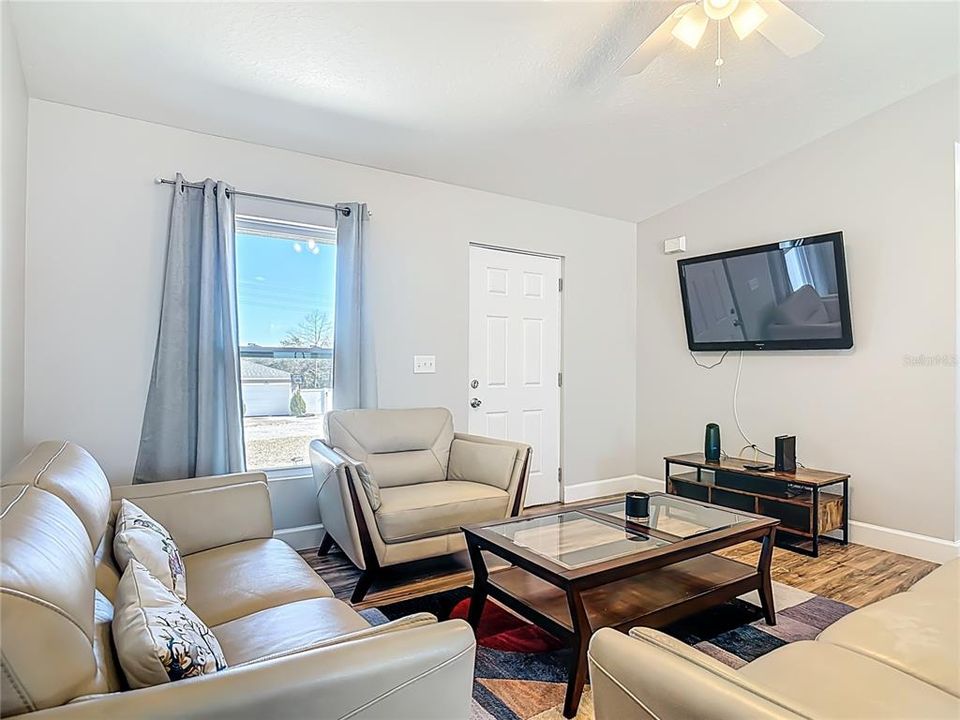 For Sale: $320,000 (3 beds, 2 baths, 1159 Square Feet)