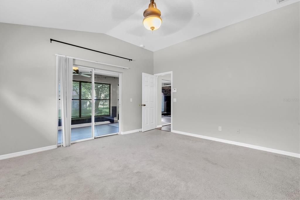 Под контрактом: $435,000 (3 спален, 2 ванн, 1905 Квадратных фут)