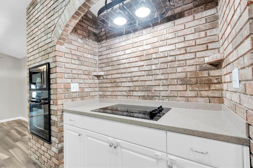 Под контрактом: $435,000 (3 спален, 2 ванн, 1905 Квадратных фут)
