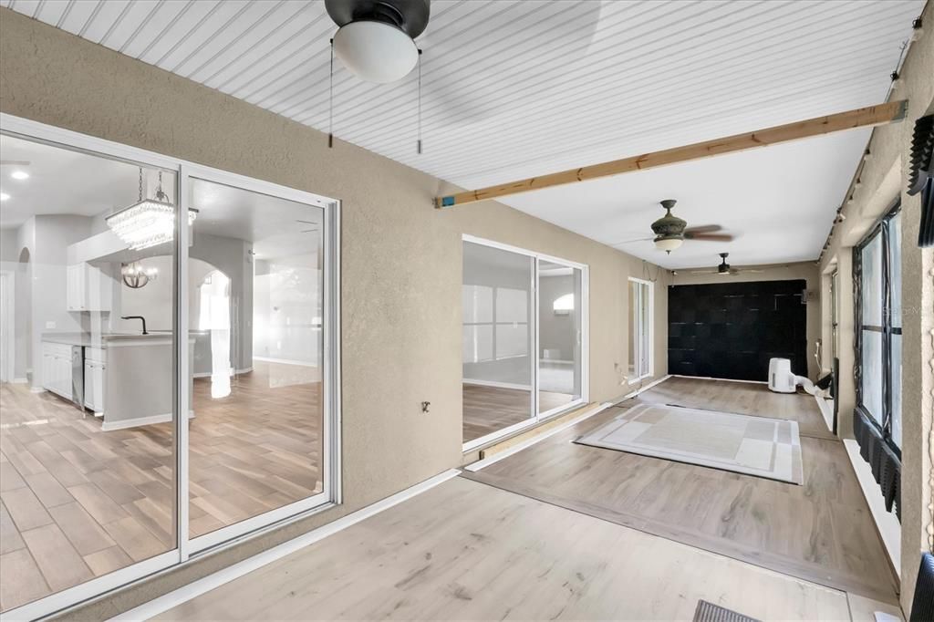 Под контрактом: $435,000 (3 спален, 2 ванн, 1905 Квадратных фут)