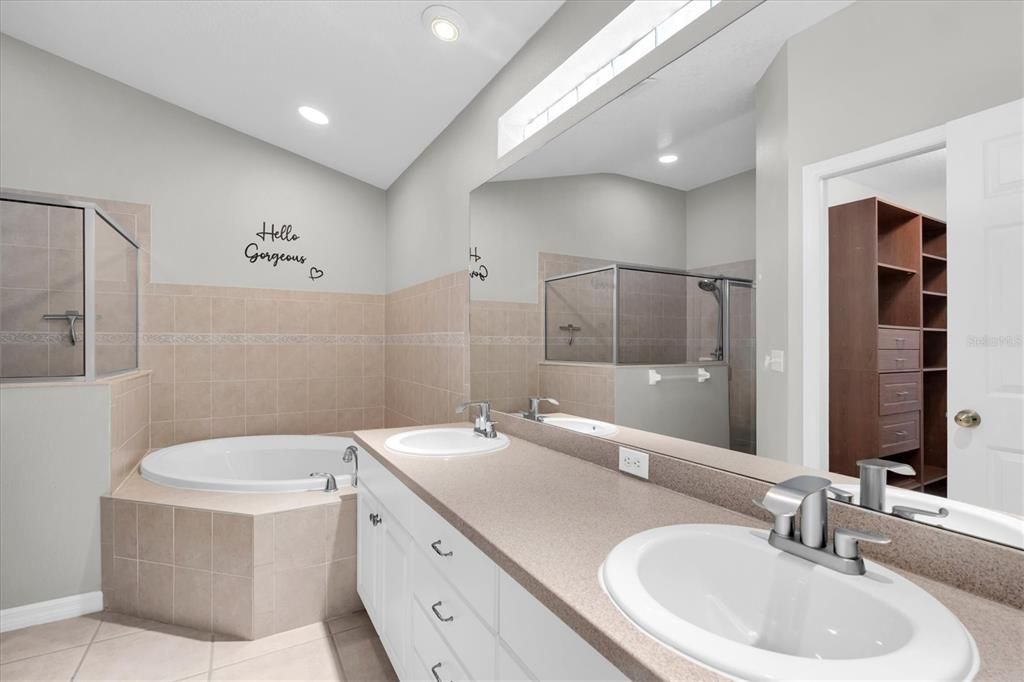 Под контрактом: $435,000 (3 спален, 2 ванн, 1905 Квадратных фут)
