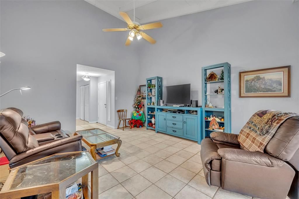 En Venta: $215,000 (2 camas, 2 baños, 1339 Pies cuadrados)