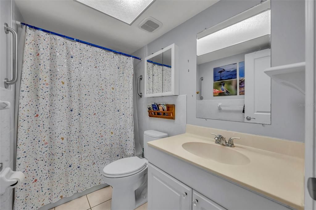 En Venta: $215,000 (2 camas, 2 baños, 1339 Pies cuadrados)