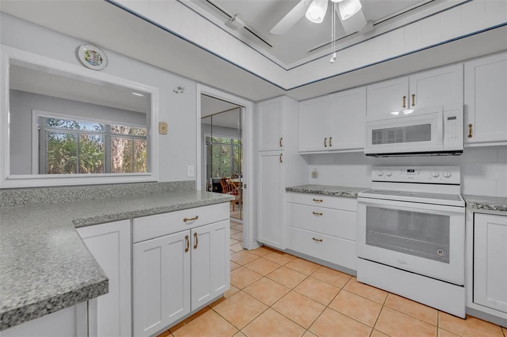 En Venta: $215,000 (2 camas, 2 baños, 1339 Pies cuadrados)