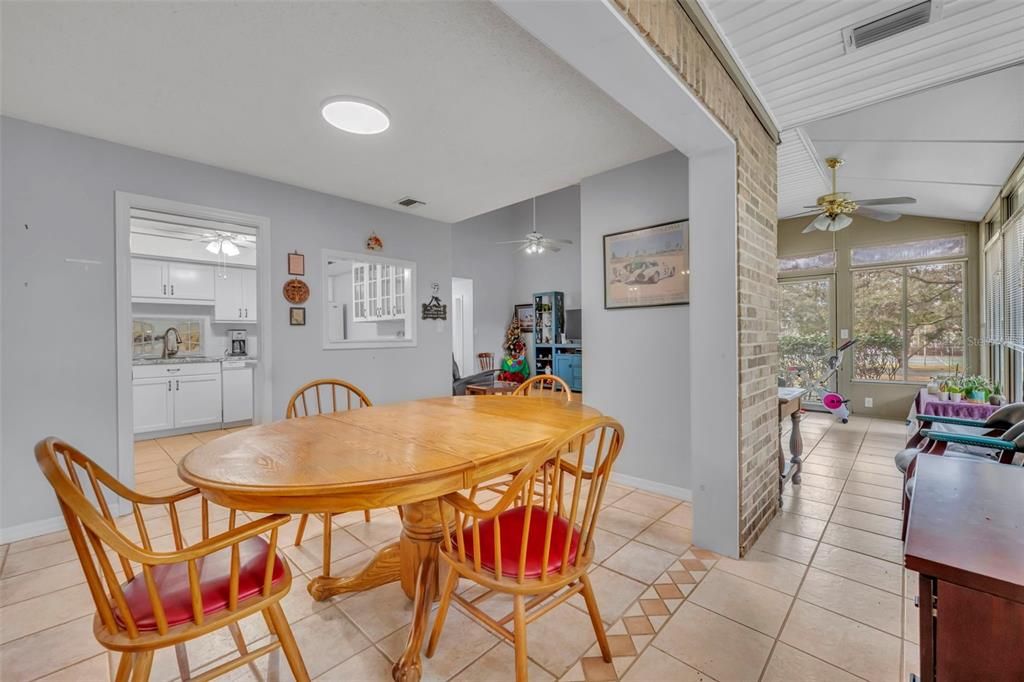 En Venta: $215,000 (2 camas, 2 baños, 1339 Pies cuadrados)