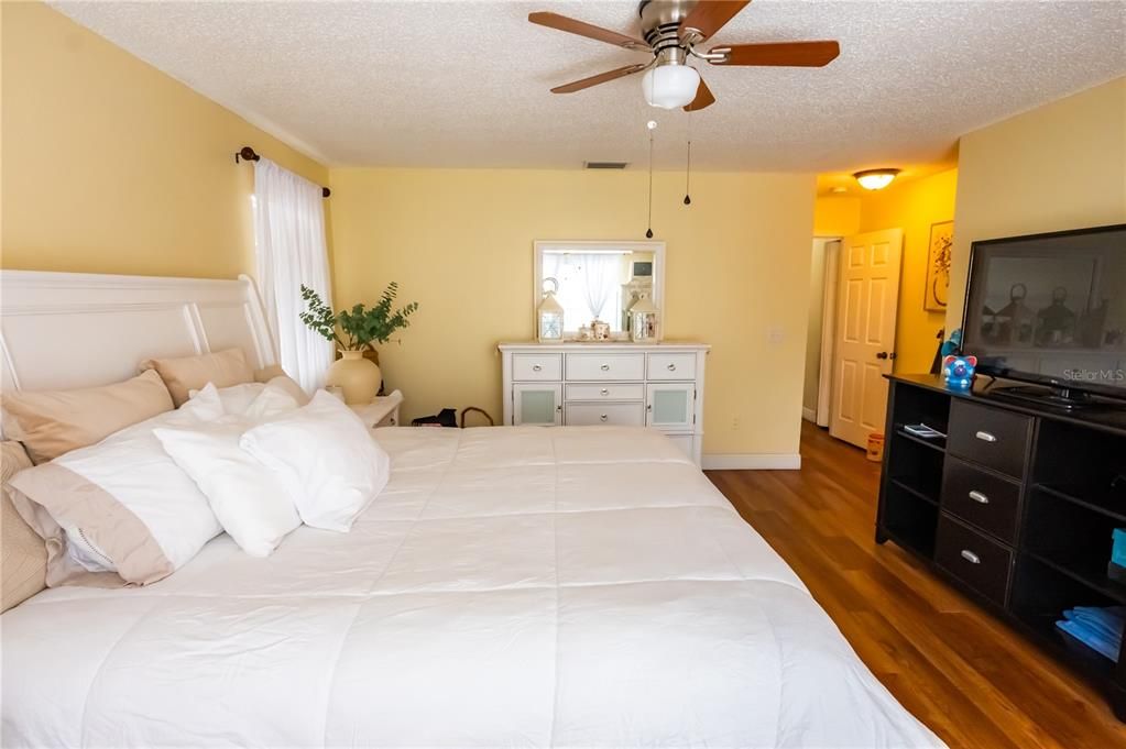 For Sale: $379,000 (4 beds, 2 baths, 2113 Square Feet)