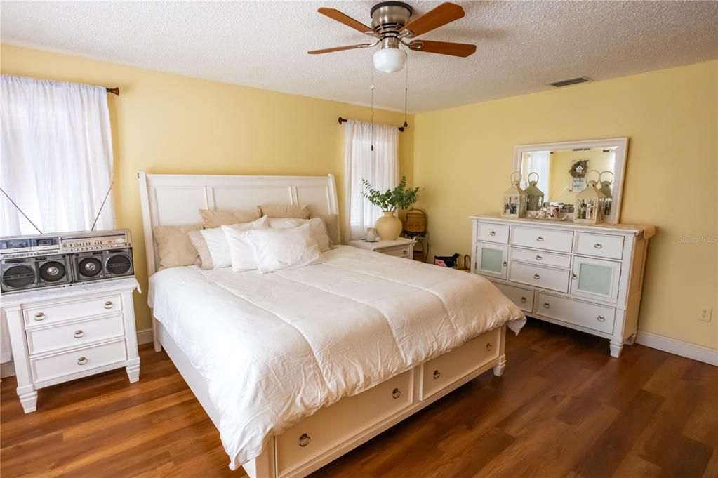 For Sale: $379,000 (4 beds, 2 baths, 2113 Square Feet)