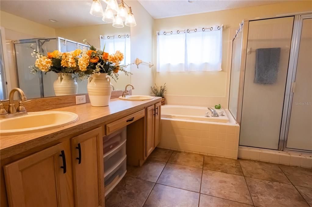 For Sale: $379,000 (4 beds, 2 baths, 2113 Square Feet)