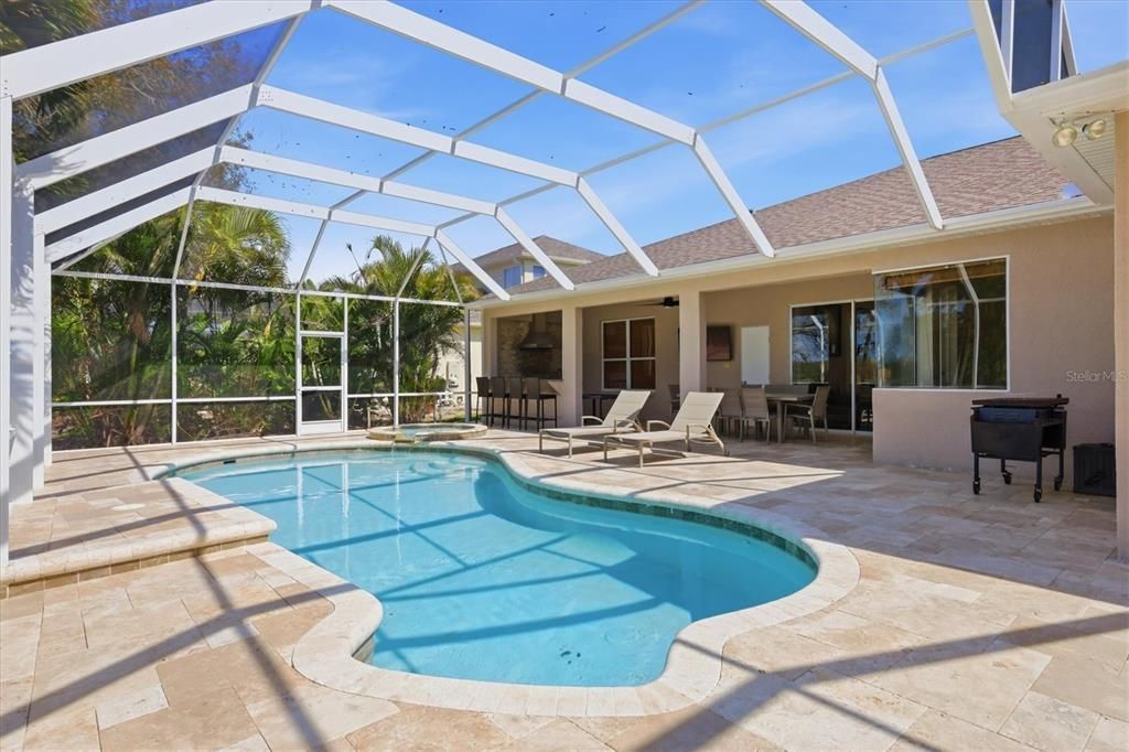 Activo con contrato: $722,000 (4 camas, 3 baños, 2558 Pies cuadrados)