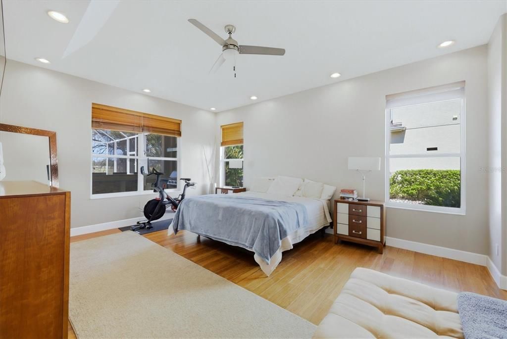 Activo con contrato: $722,000 (4 camas, 3 baños, 2558 Pies cuadrados)