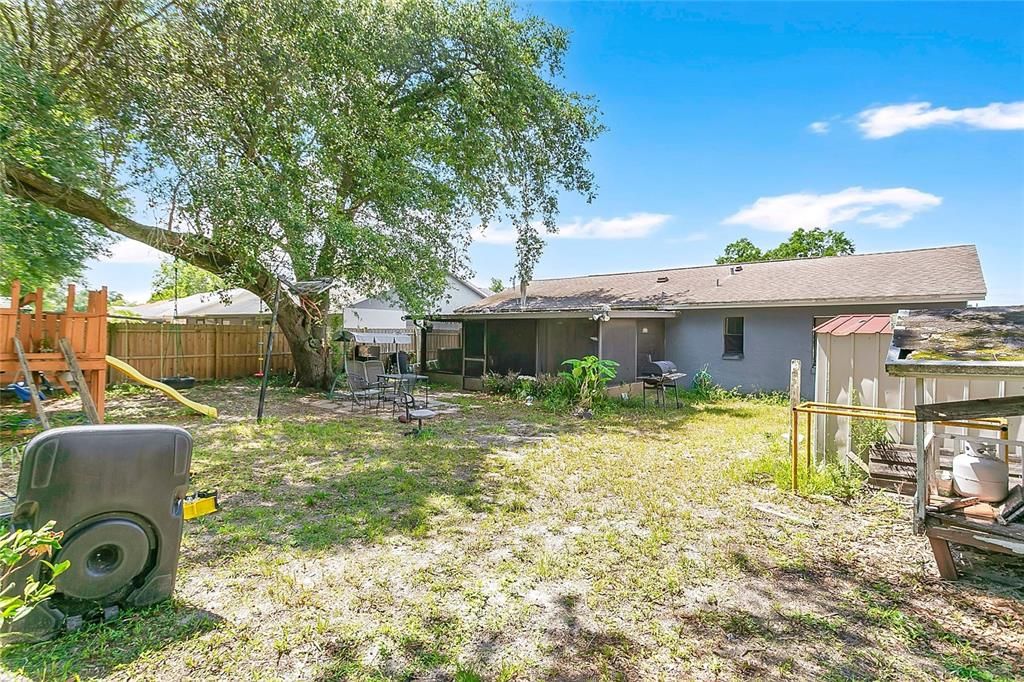 Active With Contract: $250,000 (3 beds, 2 baths, 1152 Square Feet)
