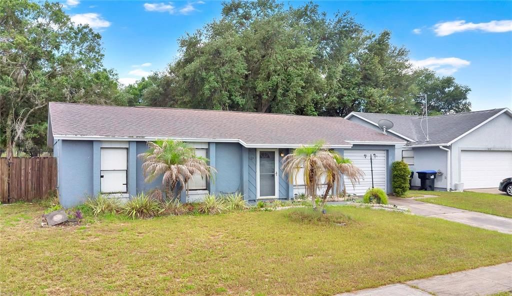 Active With Contract: $250,000 (3 beds, 2 baths, 1152 Square Feet)