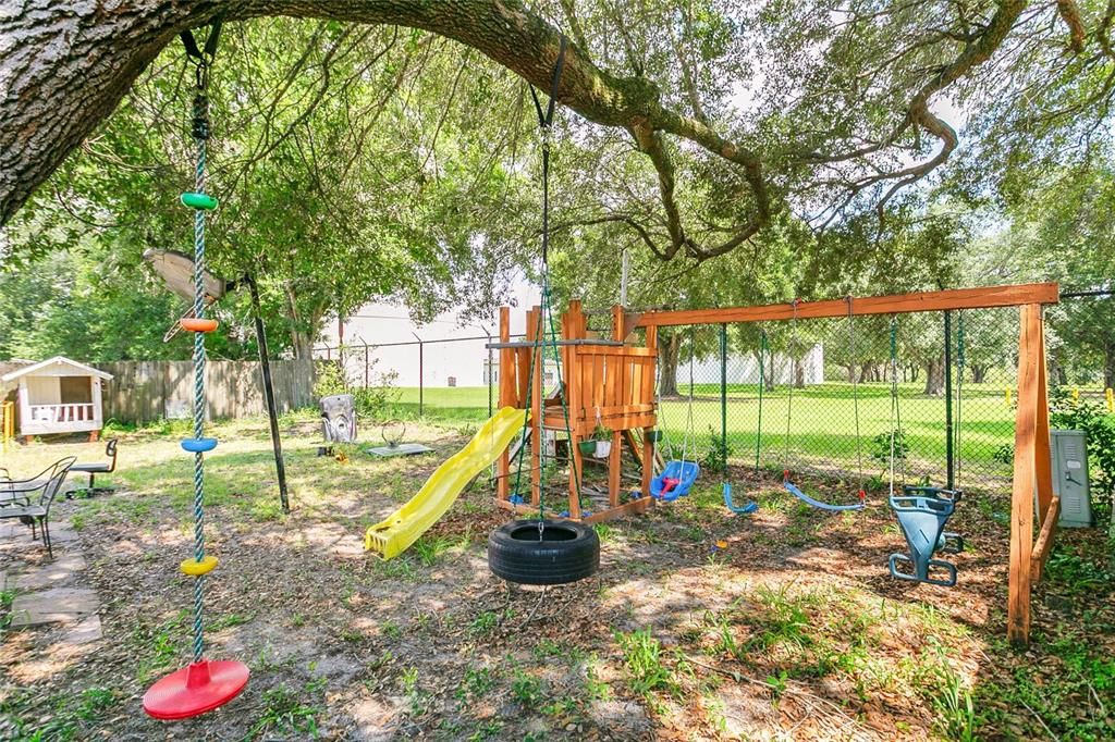 Active With Contract: $250,000 (3 beds, 2 baths, 1152 Square Feet)