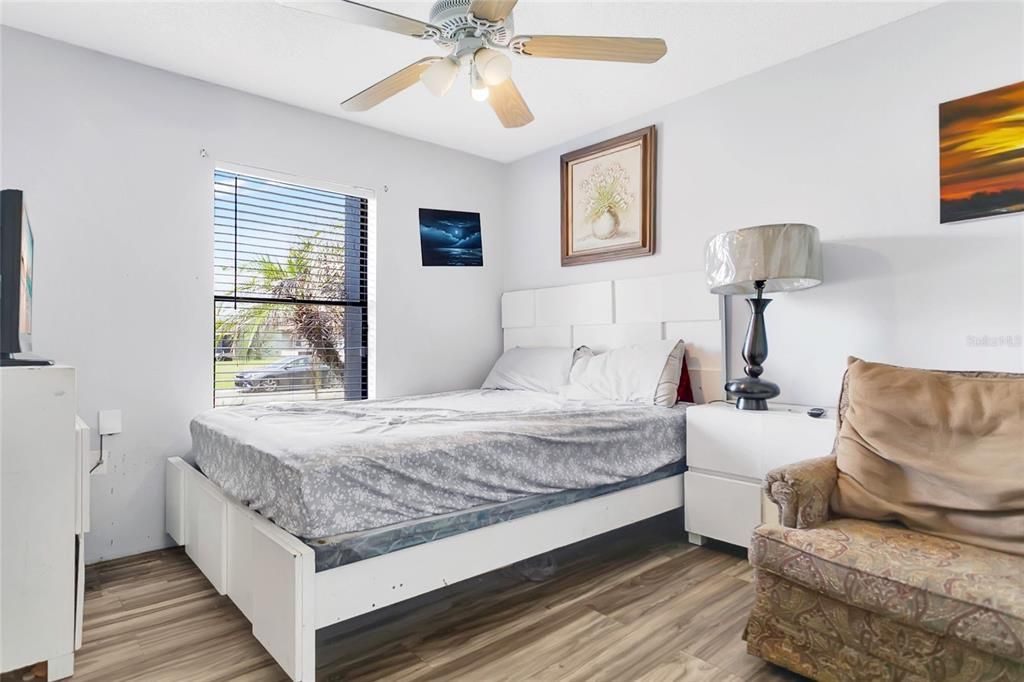 Active With Contract: $250,000 (3 beds, 2 baths, 1152 Square Feet)