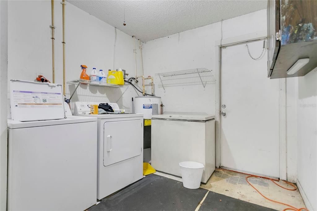 Active With Contract: $250,000 (3 beds, 2 baths, 1152 Square Feet)