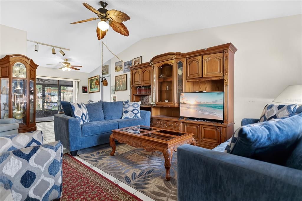 Active With Contract: $250,000 (3 beds, 2 baths, 1152 Square Feet)