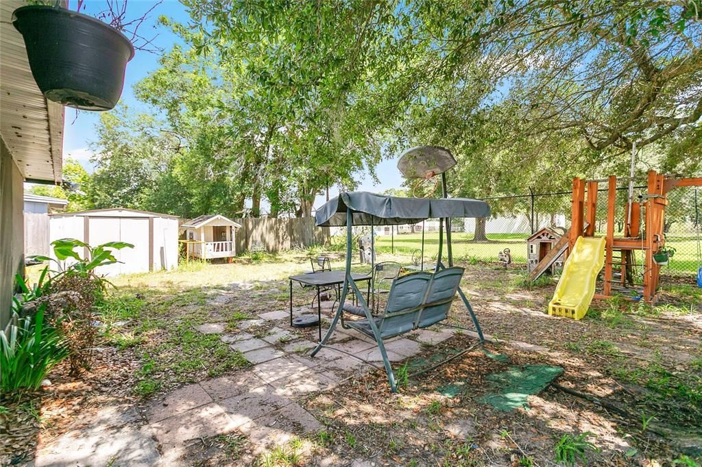 Active With Contract: $250,000 (3 beds, 2 baths, 1152 Square Feet)