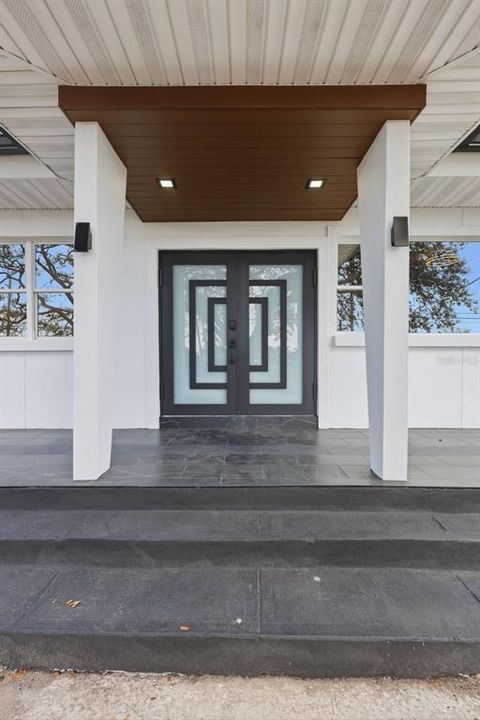 Active With Contract: $495,000 (6 beds, 3 baths, 2482 Square Feet)