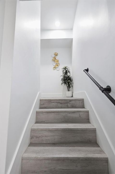 Active With Contract: $495,000 (6 beds, 3 baths, 2482 Square Feet)