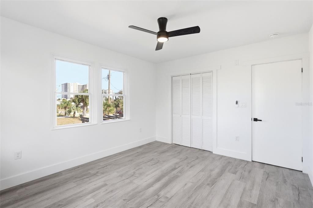 Active With Contract: $495,000 (6 beds, 3 baths, 2482 Square Feet)