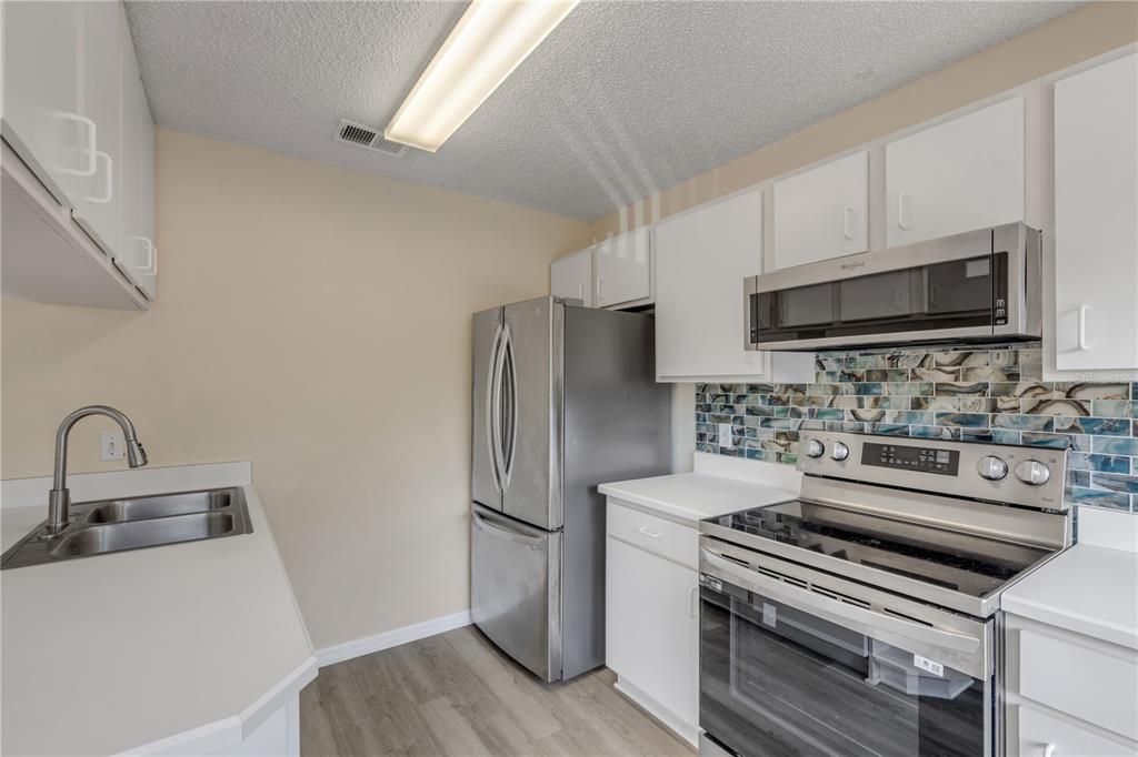 Activo con contrato: $135,000 (2 camas, 2 baños, 864 Pies cuadrados)