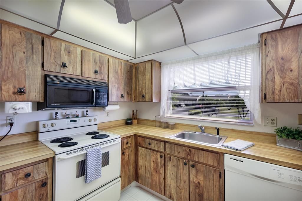 Active With Contract: $130,000 (2 beds, 2 baths, 1030 Square Feet)