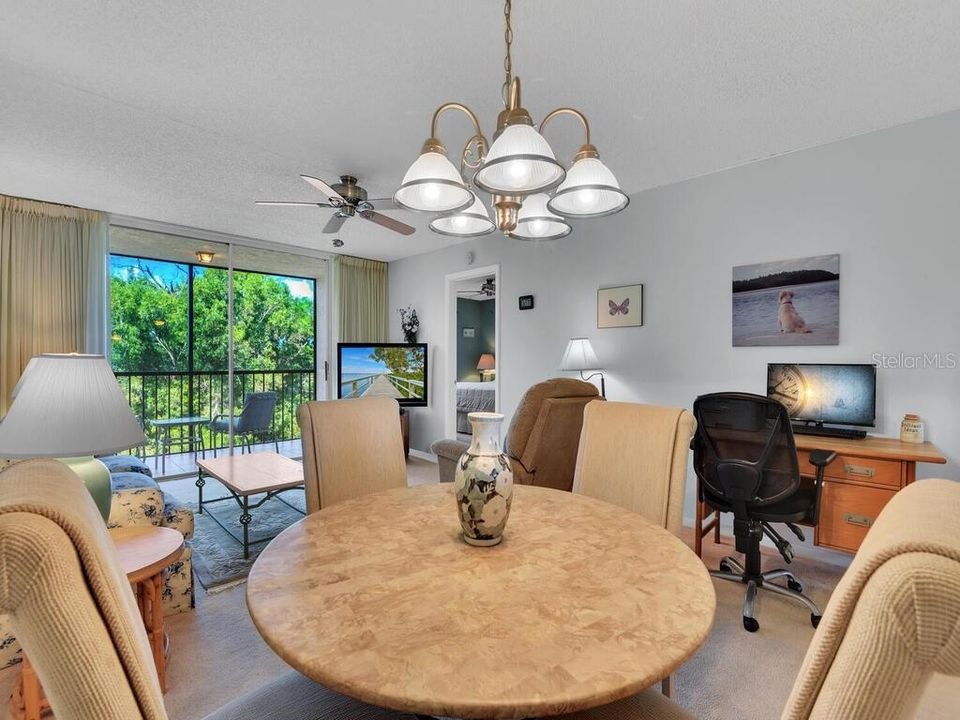 For Sale: $178,000 (2 beds, 2 baths, 965 Square Feet)